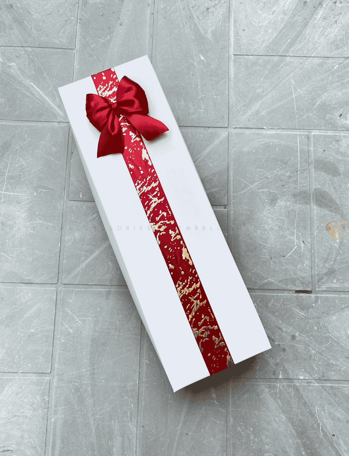 Wine ribbon fabric box for cloth