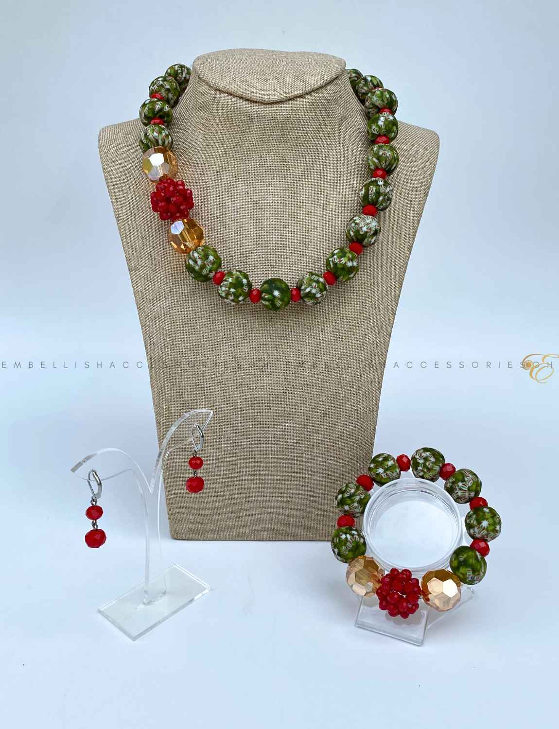 Green and red glass beads necklace
