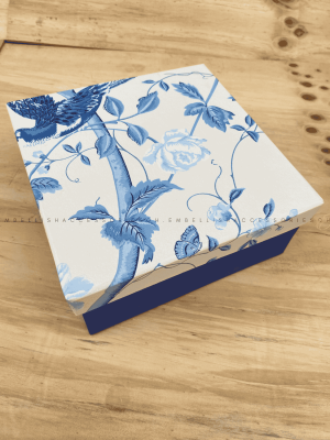 Blue and white hard box for small gifts