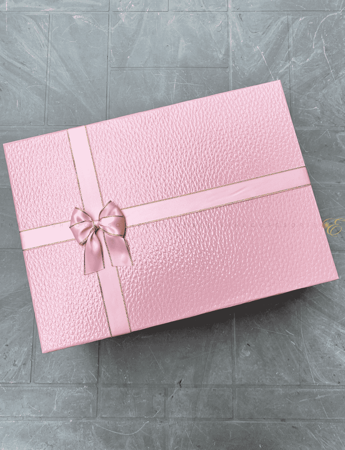 Pink hard box G for large gifts