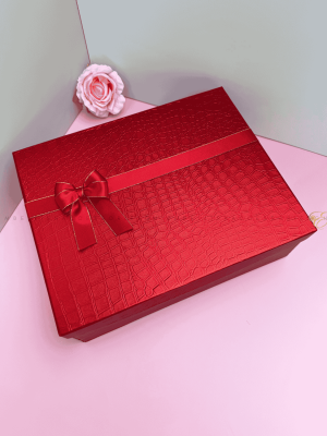 Rigid gift box f in red colour