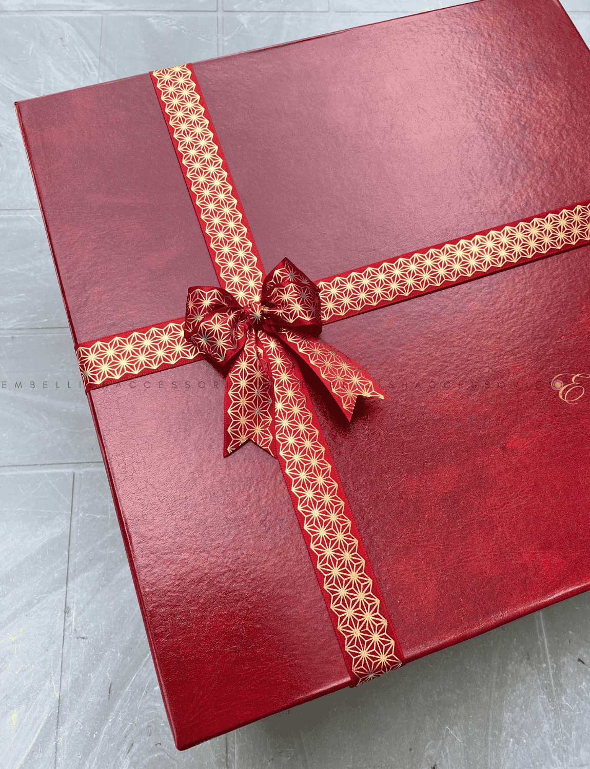 Wine coloured box for large gifts