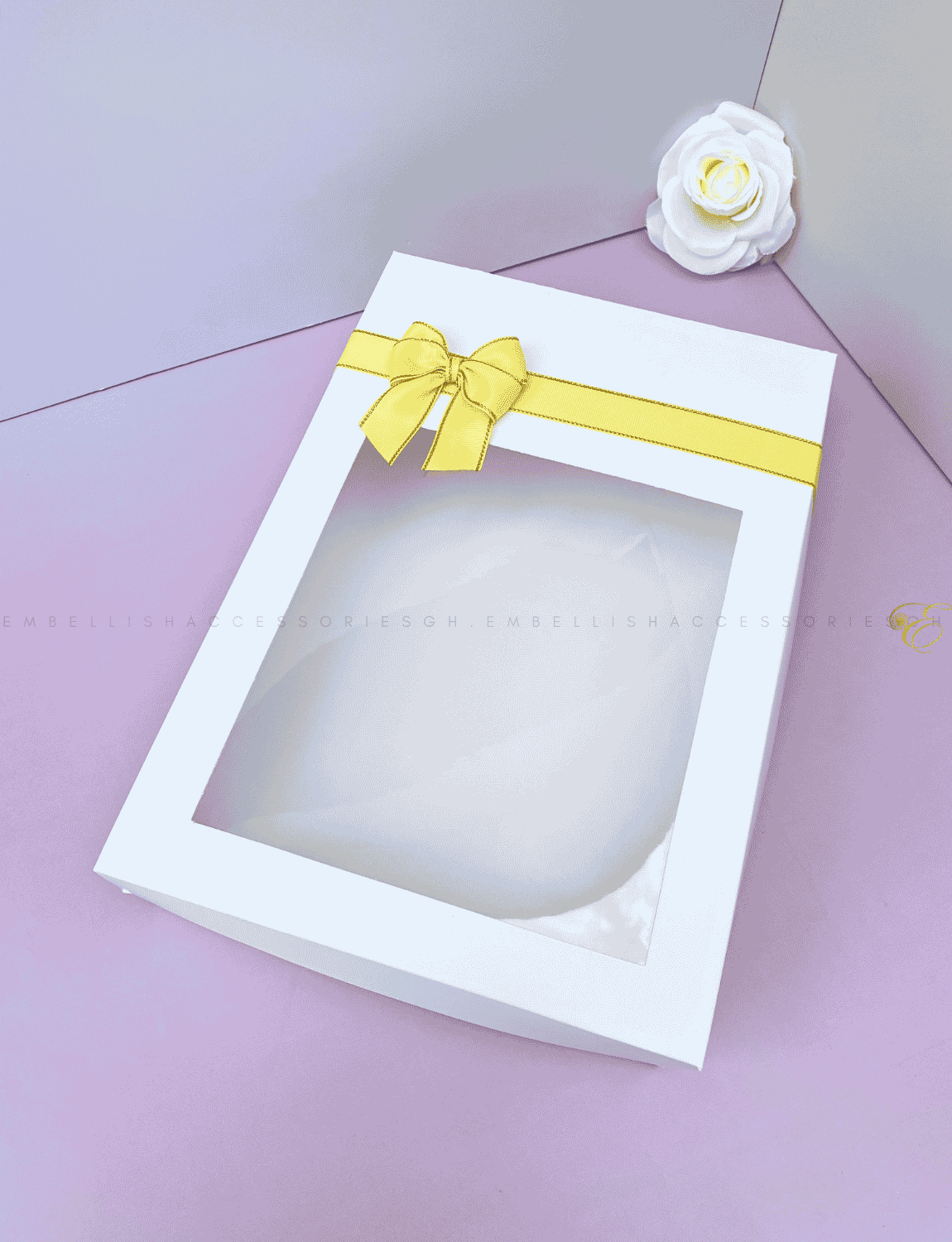 Gift box E with yellow ribbon for small to medium gifts