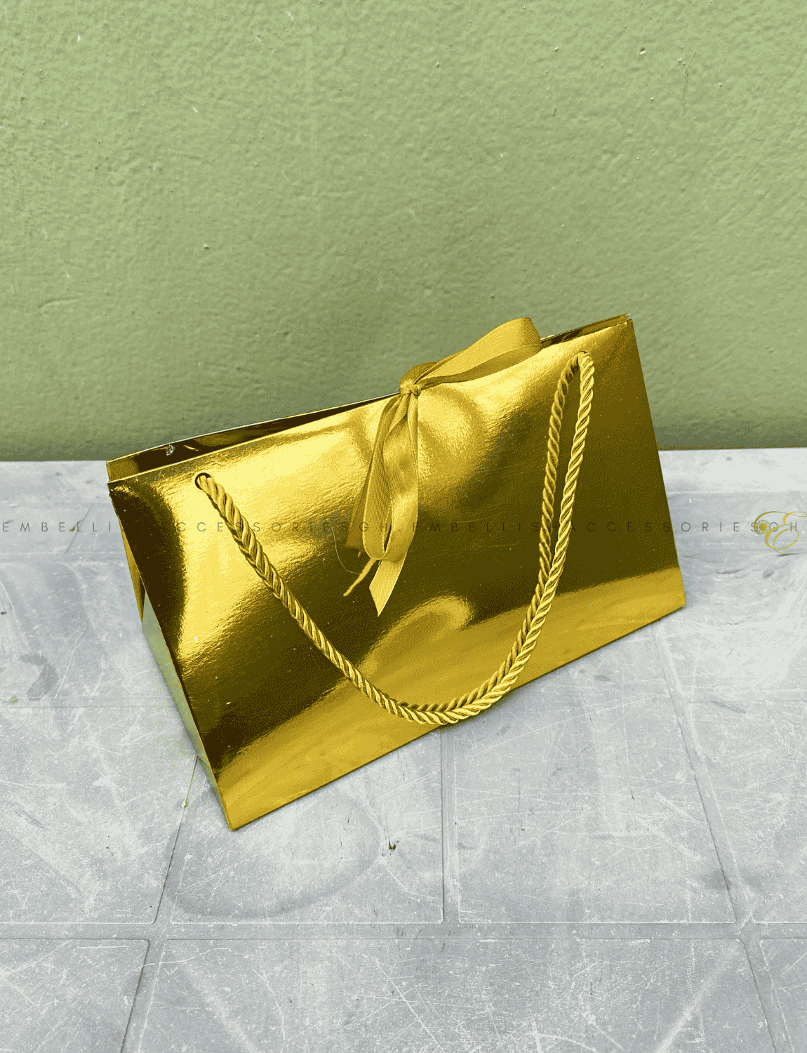 Gold hand towel box for souvenirs