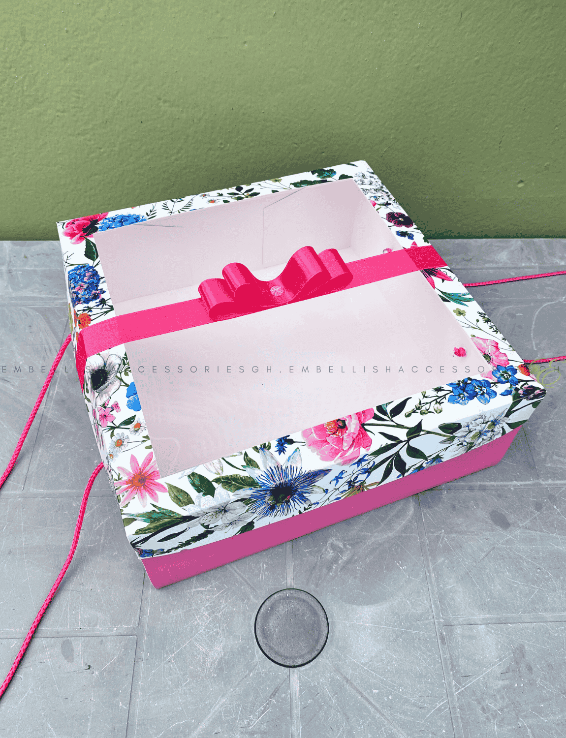 Open cover pink square box