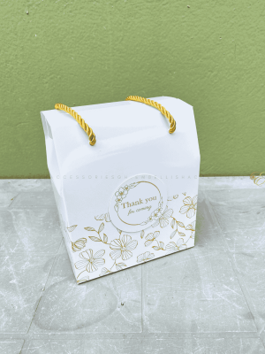 Flowery souvenir box for small gifts