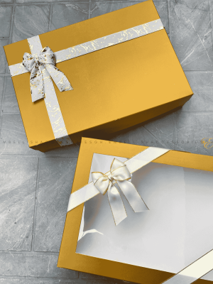 Gold gift box e for cute gifts