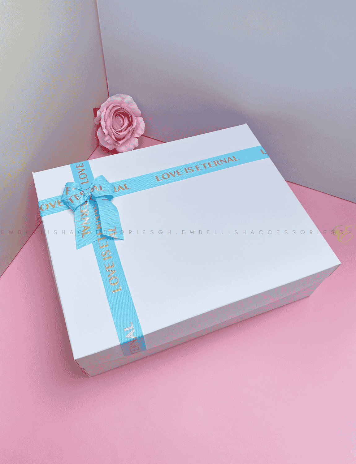Valentine Box F with ribbon