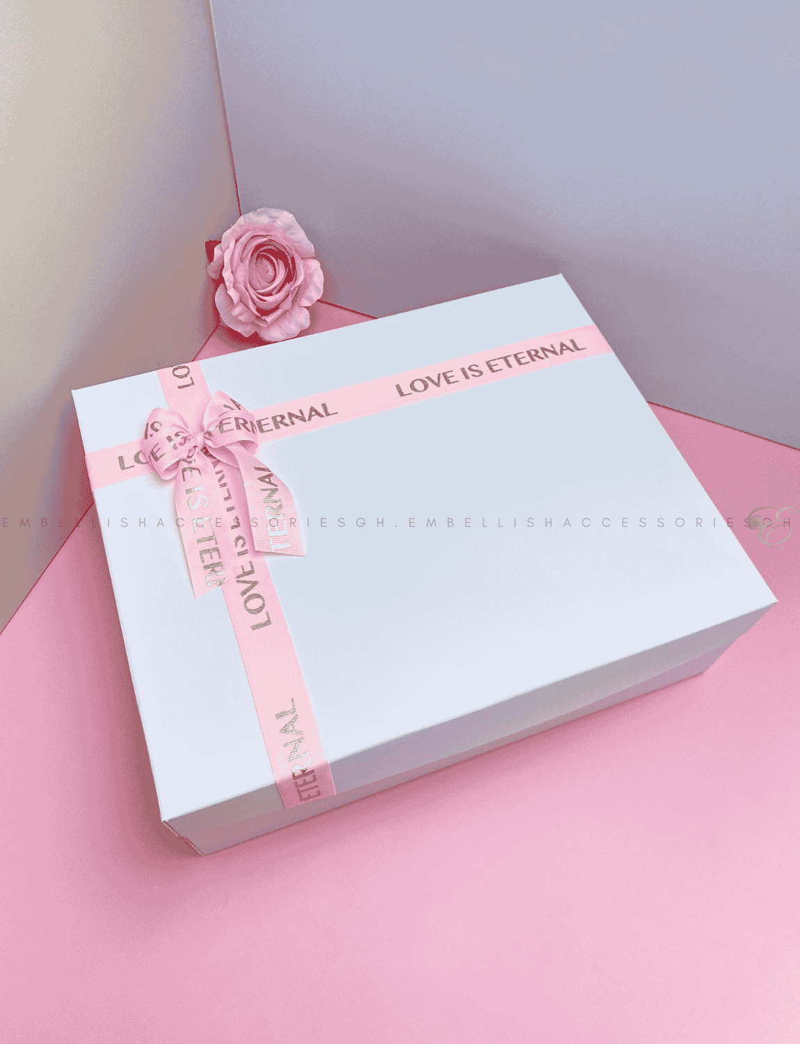 Valentine Box F with ribbon