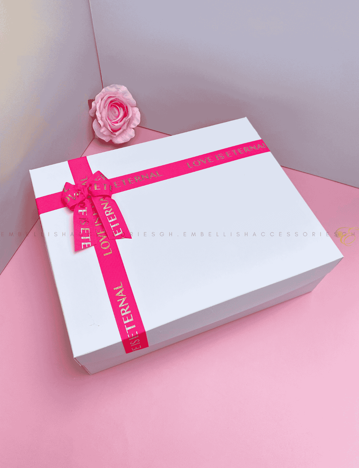 Valentine Box F with ribbon