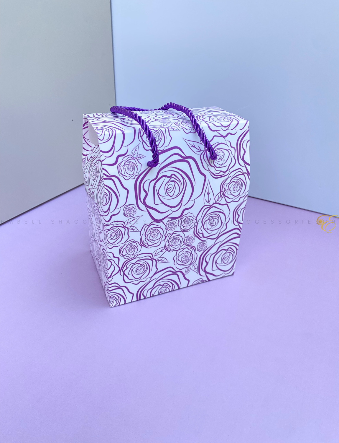 Violet flowery souvenir box for weddings