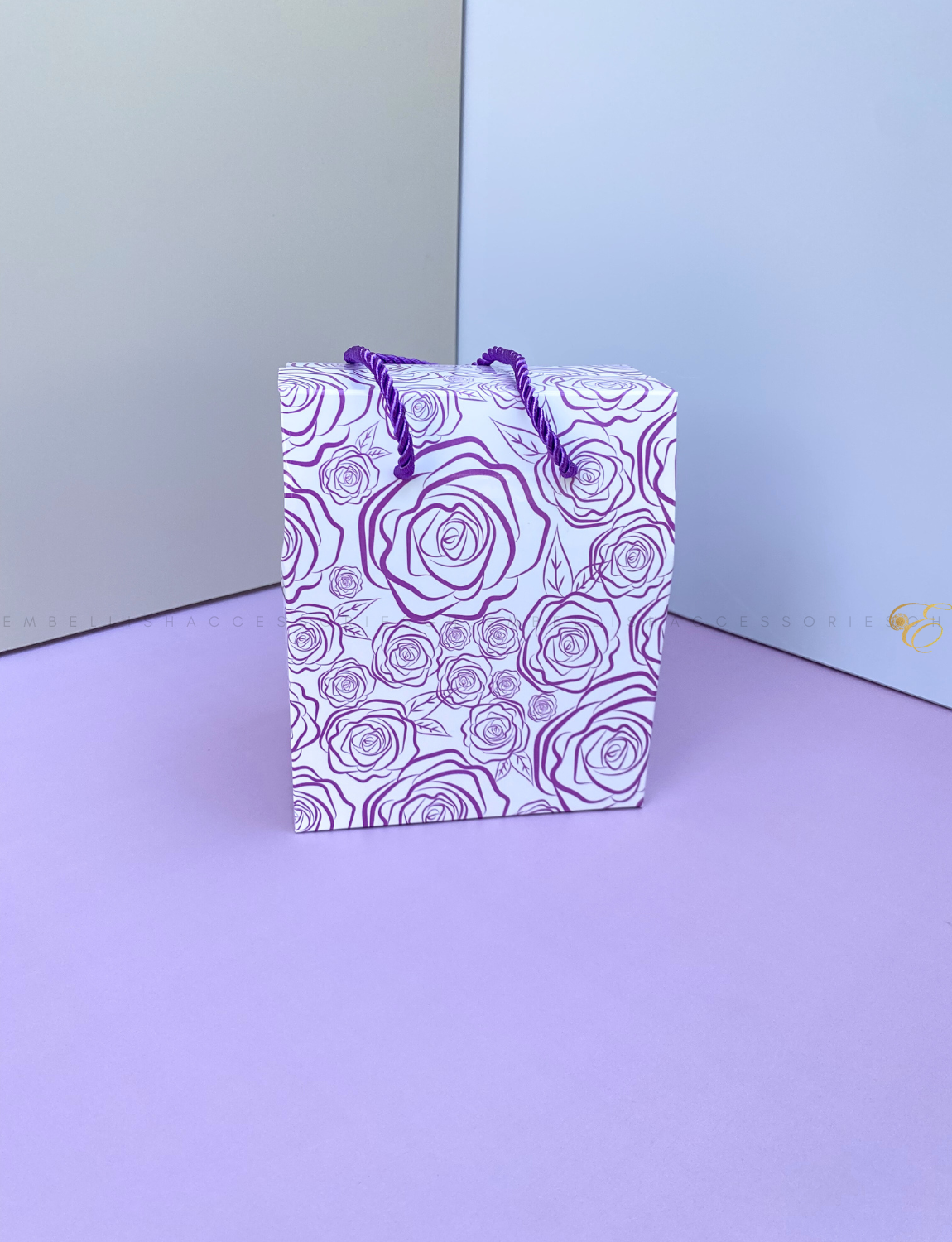 Violet flowery souvenir box for weddings