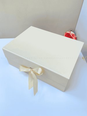 Beige magnetic fold box for medium to large gifts