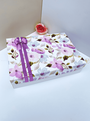 Flowery lilac box with sturdy base