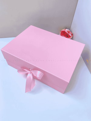 Pink magnetic fold box for medium to large gifts