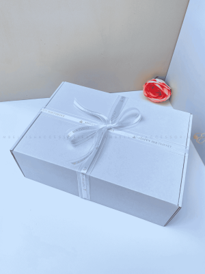 White corrugated box for medium to large gifts