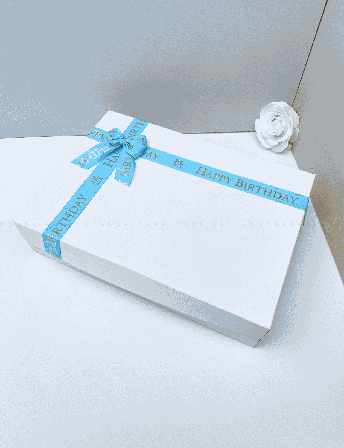 Birthday Box E with sturdy base for heavy gifts
