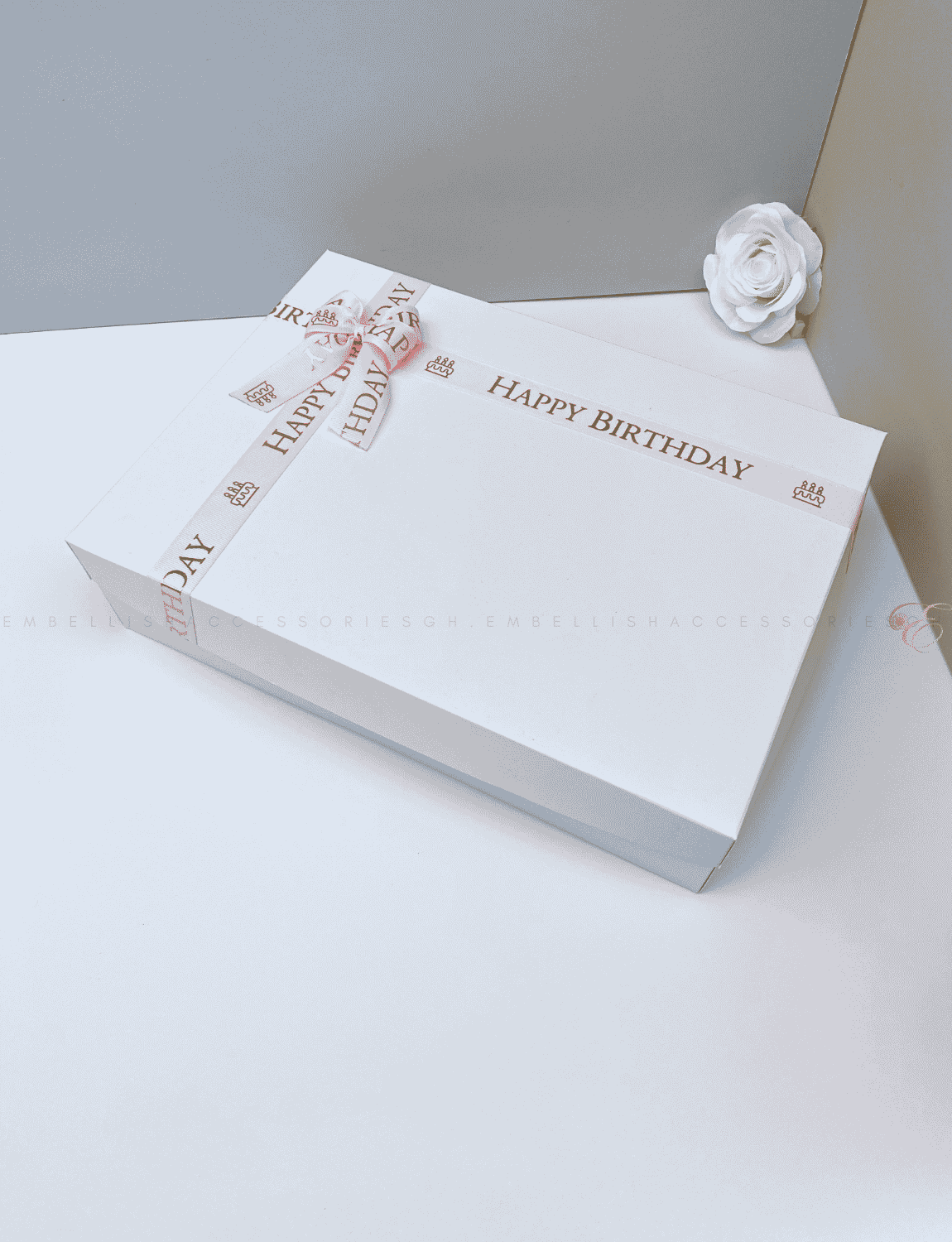 Birthday Box E with sturdy base for heavy gifts