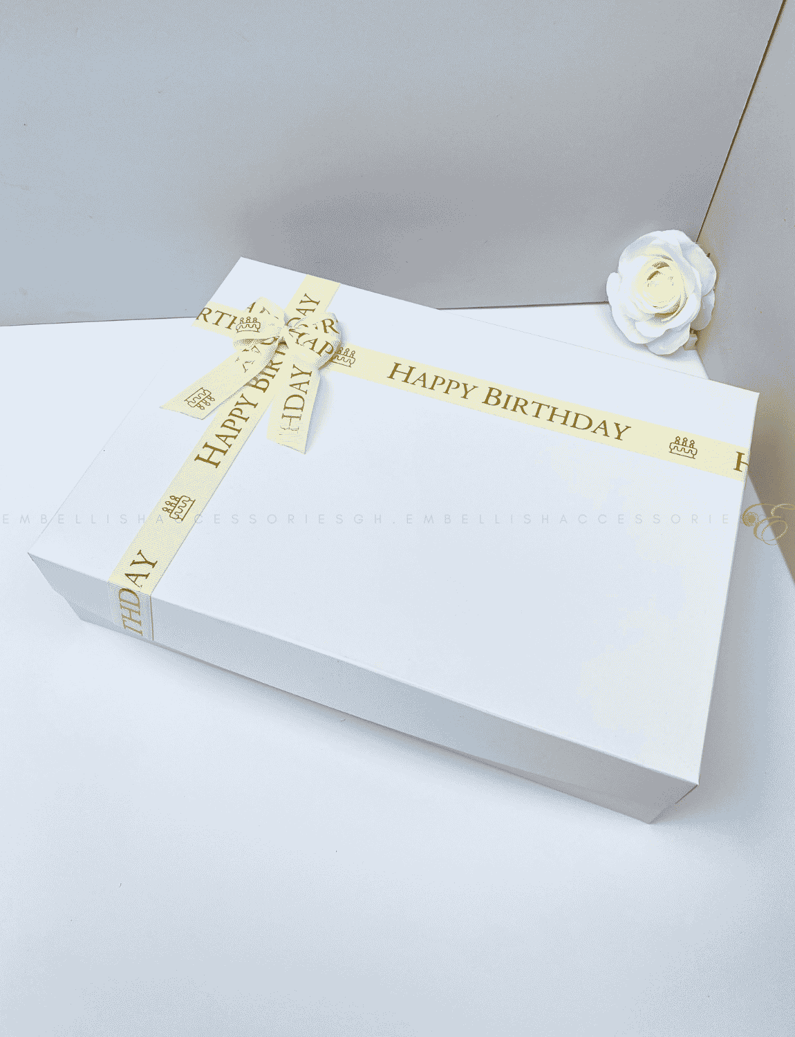 Birthday Box E with sturdy base for heavy gifts