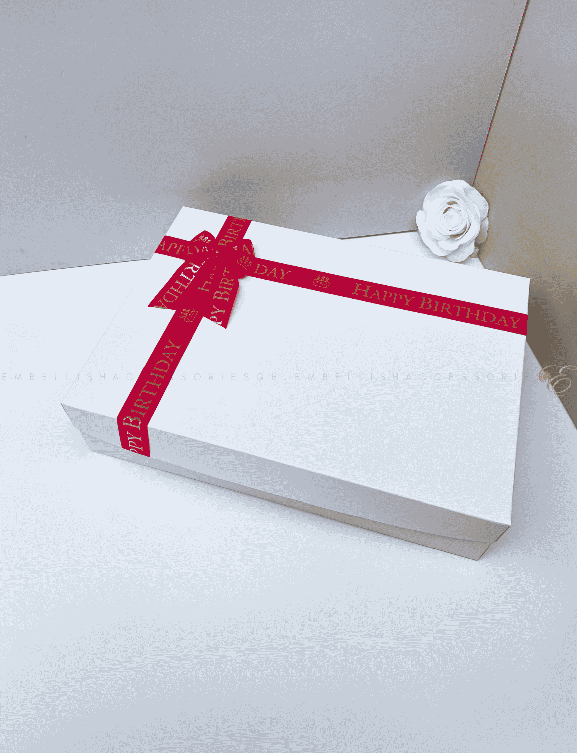 Birthday Box E with sturdy base for heavy gifts