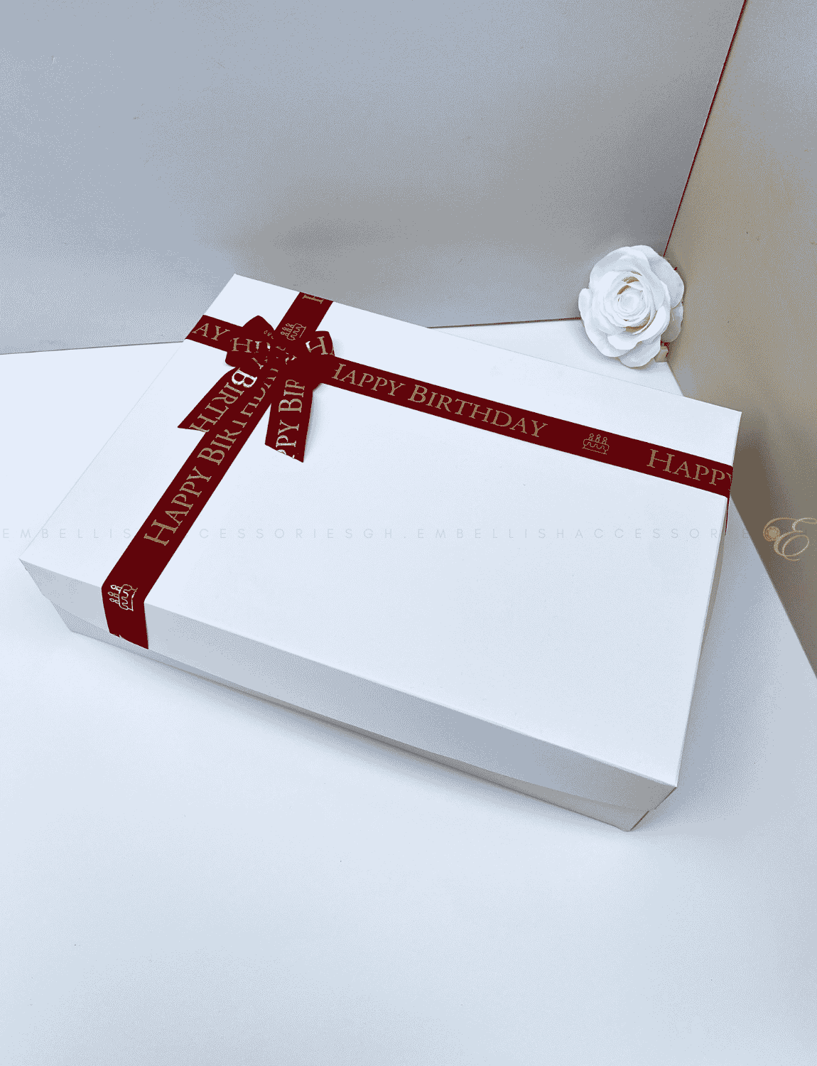 Birthday Box E with sturdy base for heavy gifts