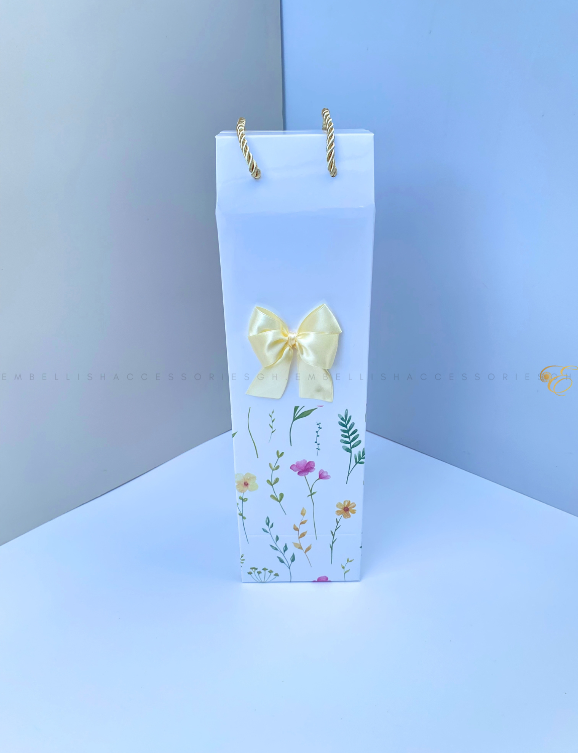 Flowery fabric box with handle for 6yards