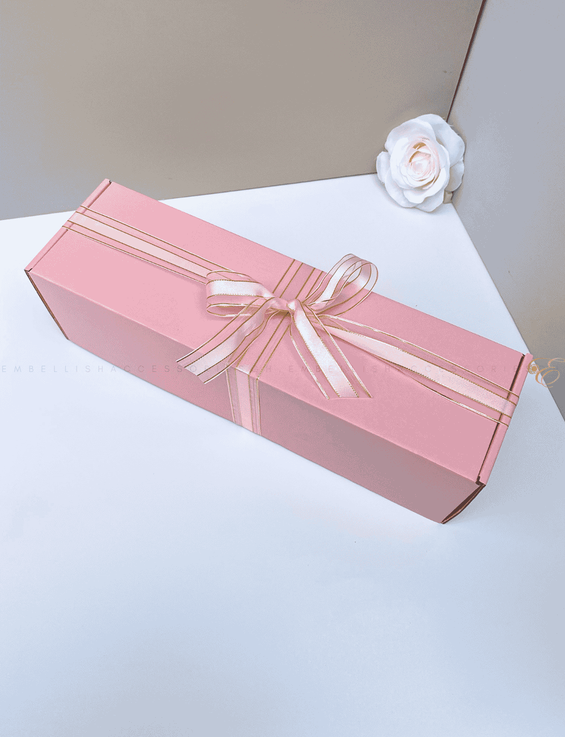 Versatile corrugated gift box for packaging wine, 6yards fabric or a pair of slippers