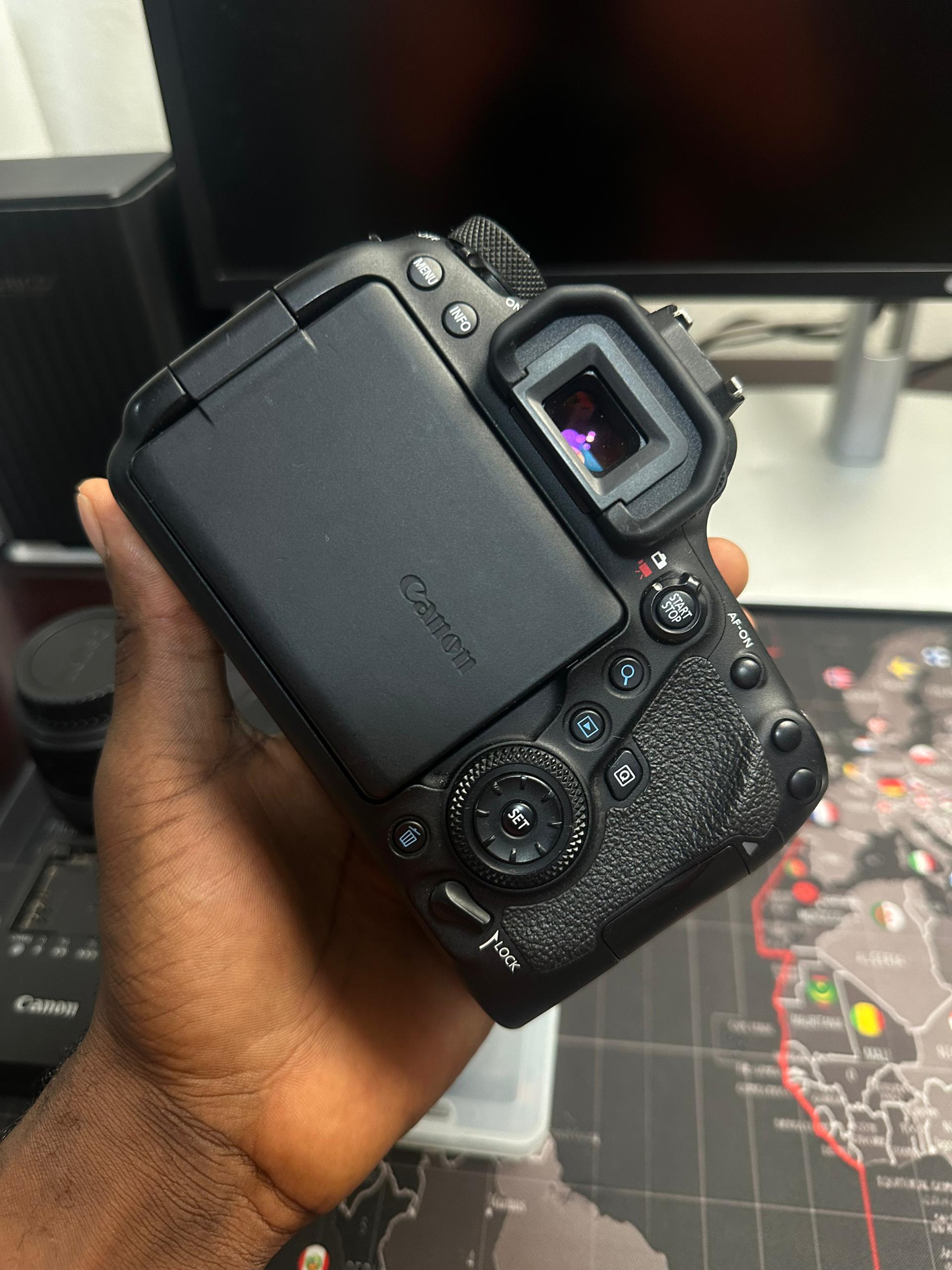 USED - Canon EOS 6D Mark II DSLR Camera Body w/ EF 85mm f/1.8 Len