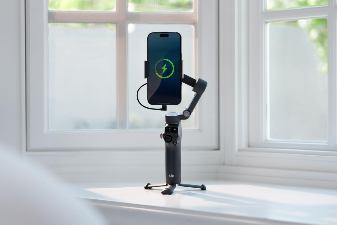DJI Osmo Mobile 8 Debuts with 360° Pan, Pet Tracking